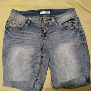 Capris/Bermuda length jean shorts